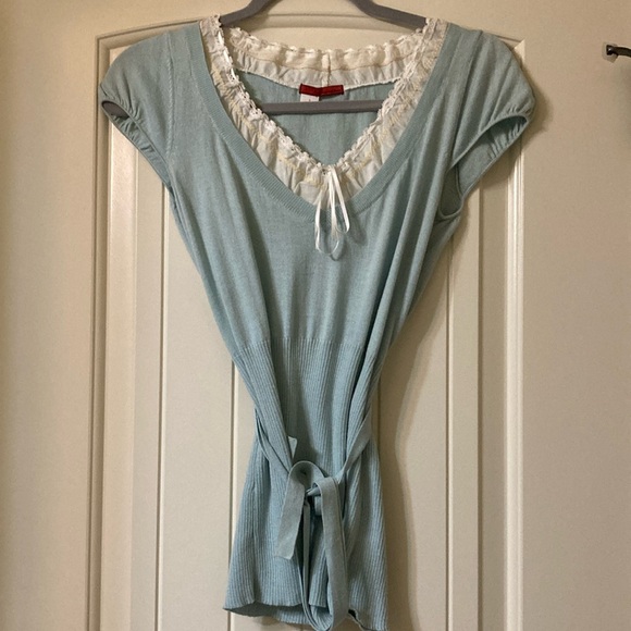 Tape measure Short Sleeve Belted Top - Picture 1 of 8